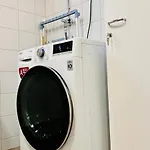 Convenient Airport Beside Big Mall * Βάνταα
