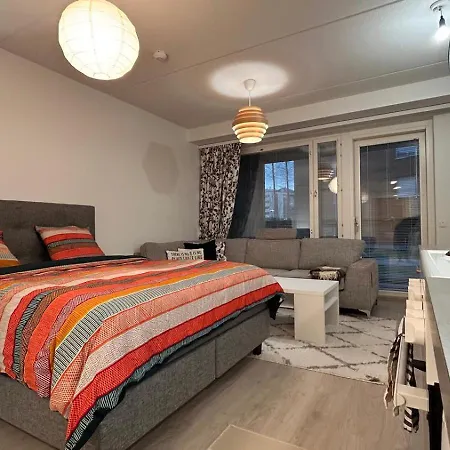 Convenient Airport Beside Big Mall * Вантаа