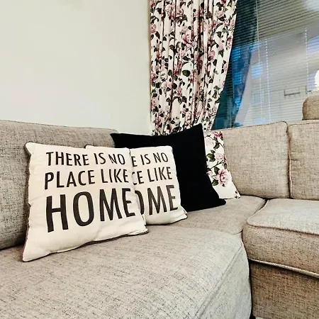 Convenient Airport Beside Big Mall Appartement Vantaa