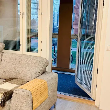 Convenient Airport Beside Big Mall Вантаа