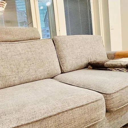 Convenient Airport Beside Big Mall Appartement