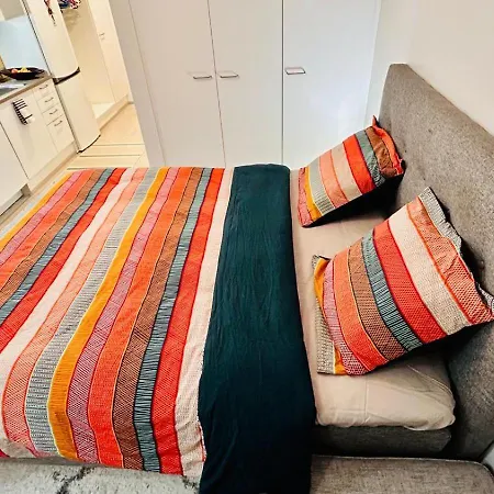 Convenient Airport Beside Big Mall Апартаменты *