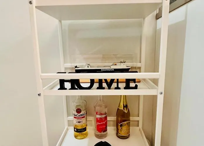 Convenient Airport Beside Big Mall * Вантаа