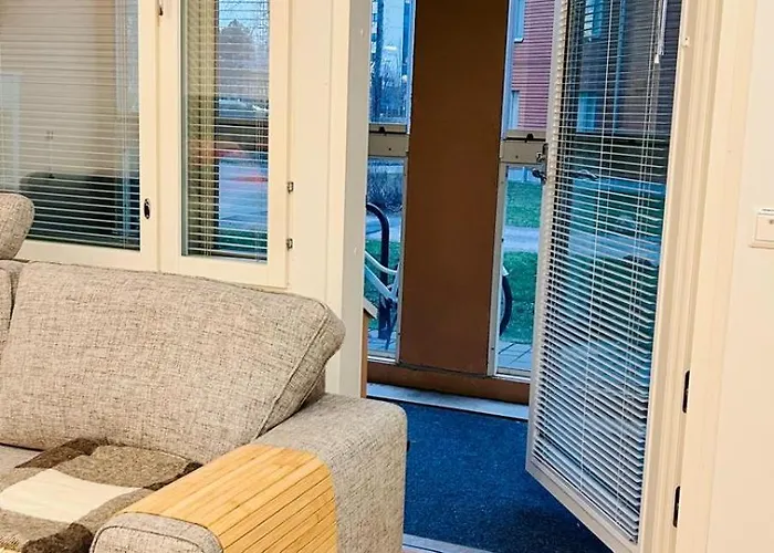 Convenient Airport Beside Big Mall Вантаа