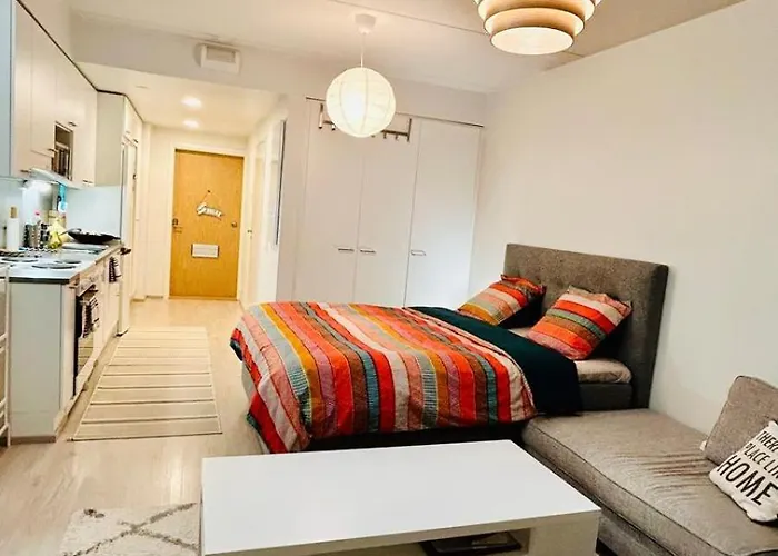 Convenient Airport Beside Big Mall * Вантаа